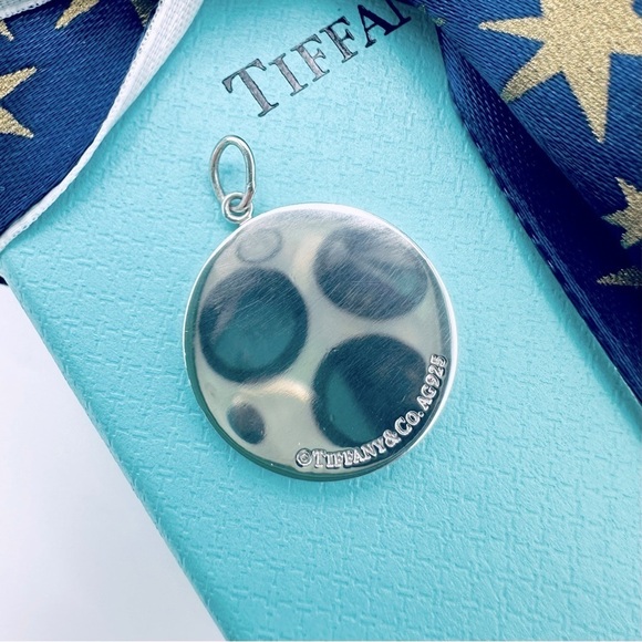 Tiffany & Co. Letter L Round Tag Initial Charm in Sterling Silver with Pouch - Picture 5 of 8